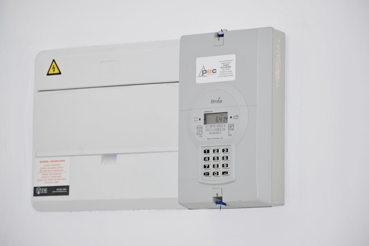 Electricity meters for comparing cheaper power plans