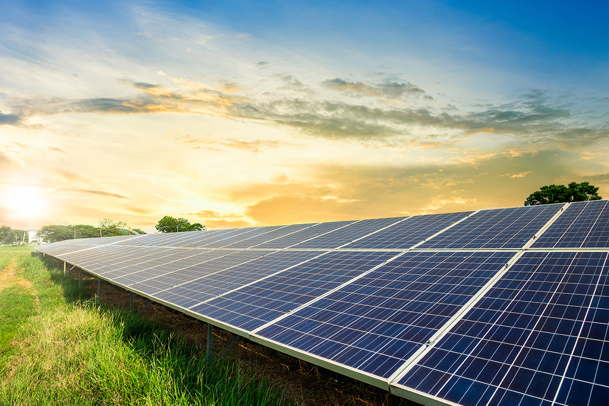 Comparing energy deals and household power costs