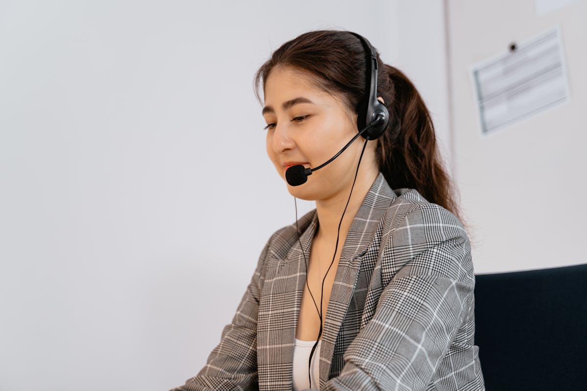 Support specialist helping with a complaint