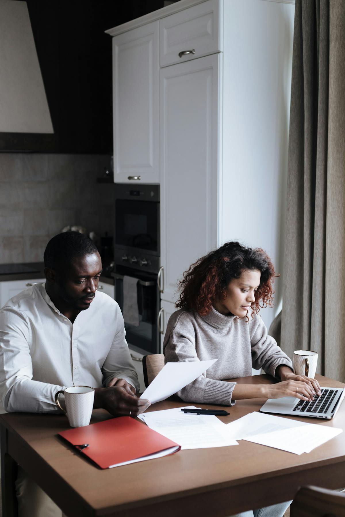 Energy expert arranging a moving home connection